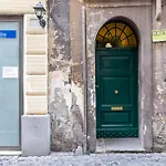 Leonina Apt - Colosseum