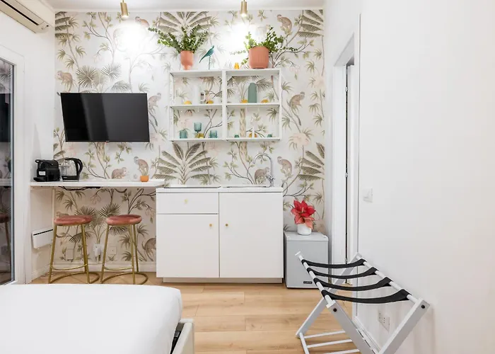 Leonina Apt - Colosseum